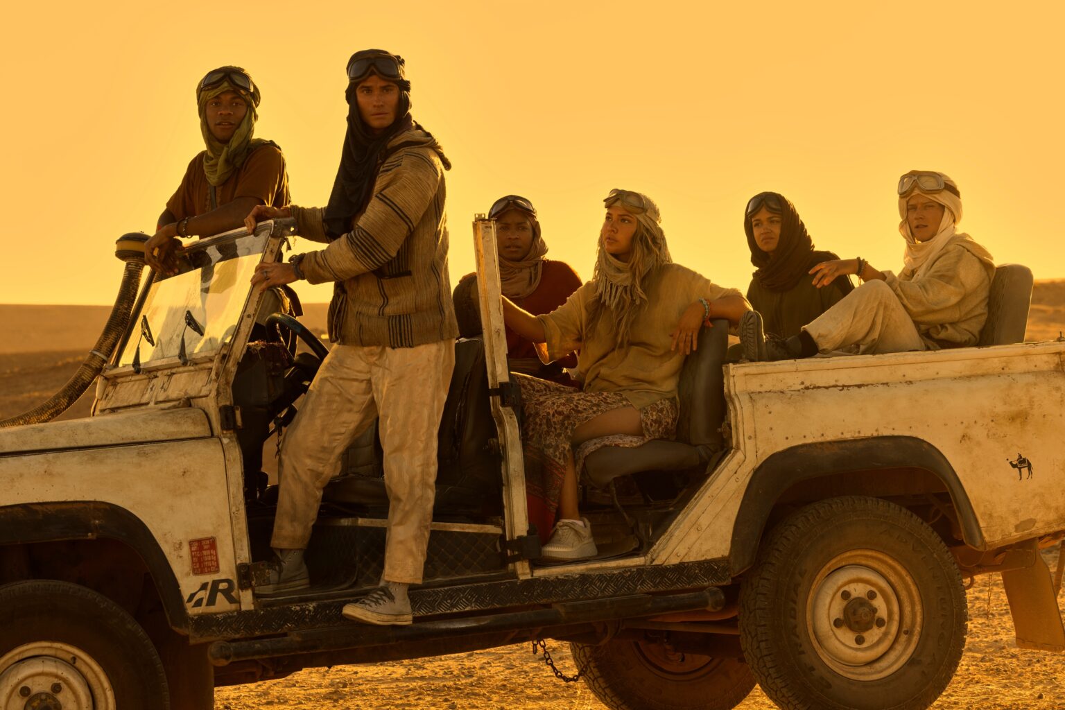 Outer Banks. (L to R) Jonathan Daviss as Pope, Chase Stokes as John B, Carlacia Grant as Cleo, Madelyn Cline as Sarah Cameron, Madison Bailey as Kiara, Rudy Pankow as JJ in episode 410 of Outer Banks.